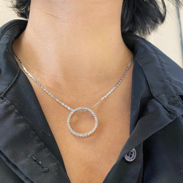 14K White Gold Circle Diamond Pendant Necklace Length 18"